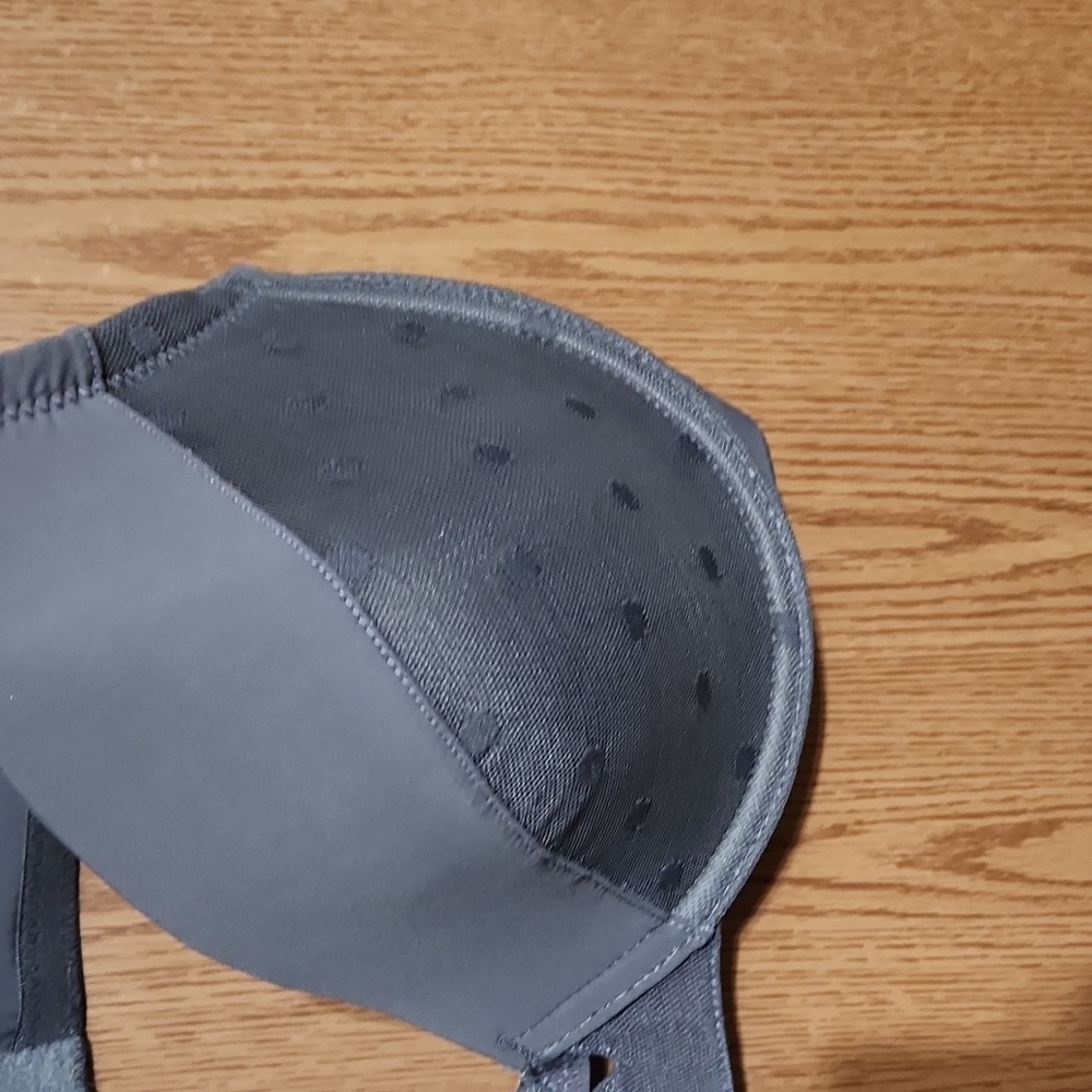 Bras - Picture 3 of 12